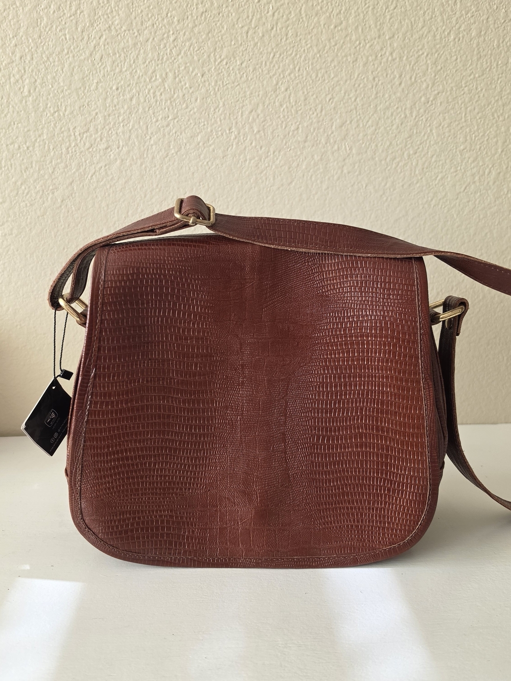Textured Brown Leather Crossbody Bag with Adjustable Strap